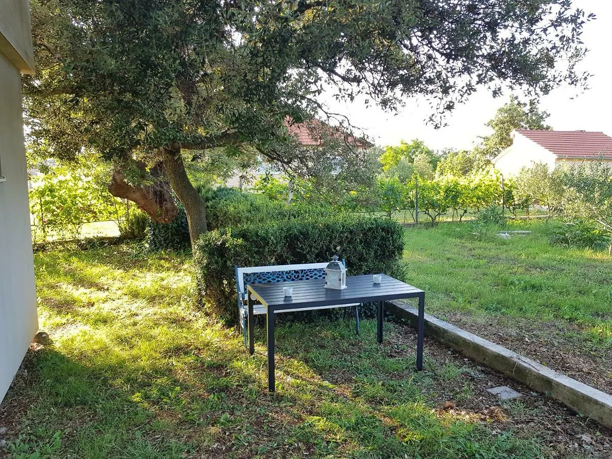 Apartment Brigitte Vrsi 0*,  Croatia
